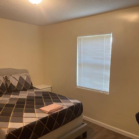 Private Queen Bedroom C Shared Common Spaces Fort Pierce Dış mekan fotoğraf